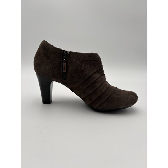 Womens 6.5 Clarks Artisan Brown Suede Heeled Ankle Bootie Side Zip LEFT ONLY - Picture 2 of 10